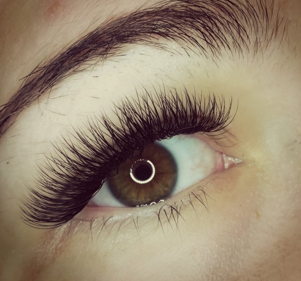 Наращивание толстыми ресницами