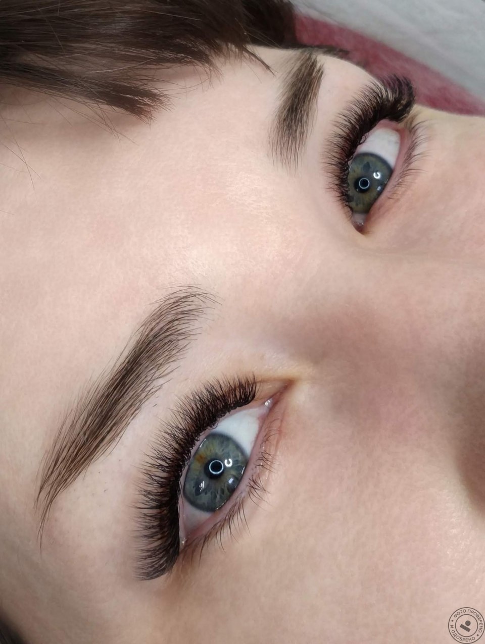 Белые нарощенные ресницы