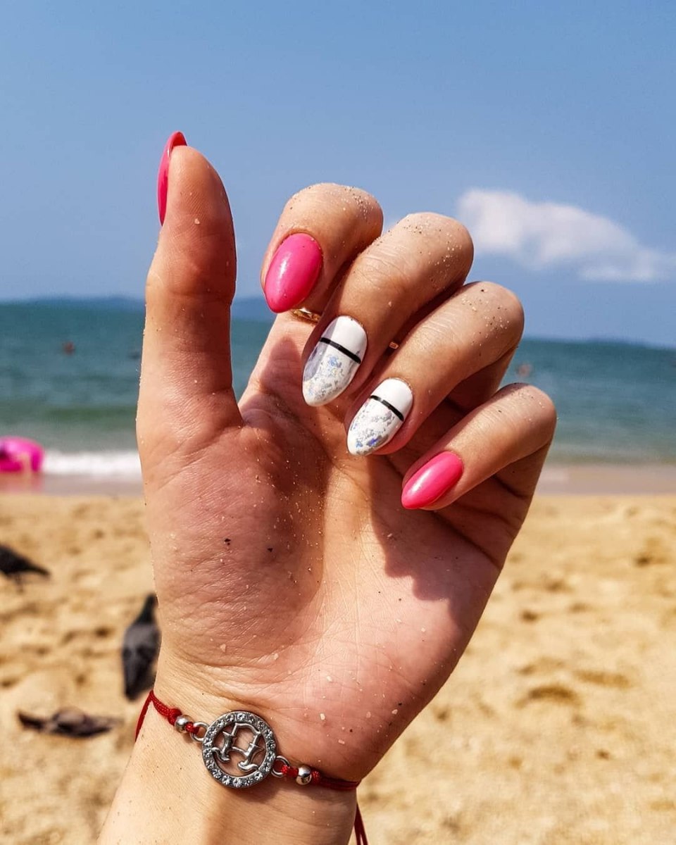 Ногти на море
