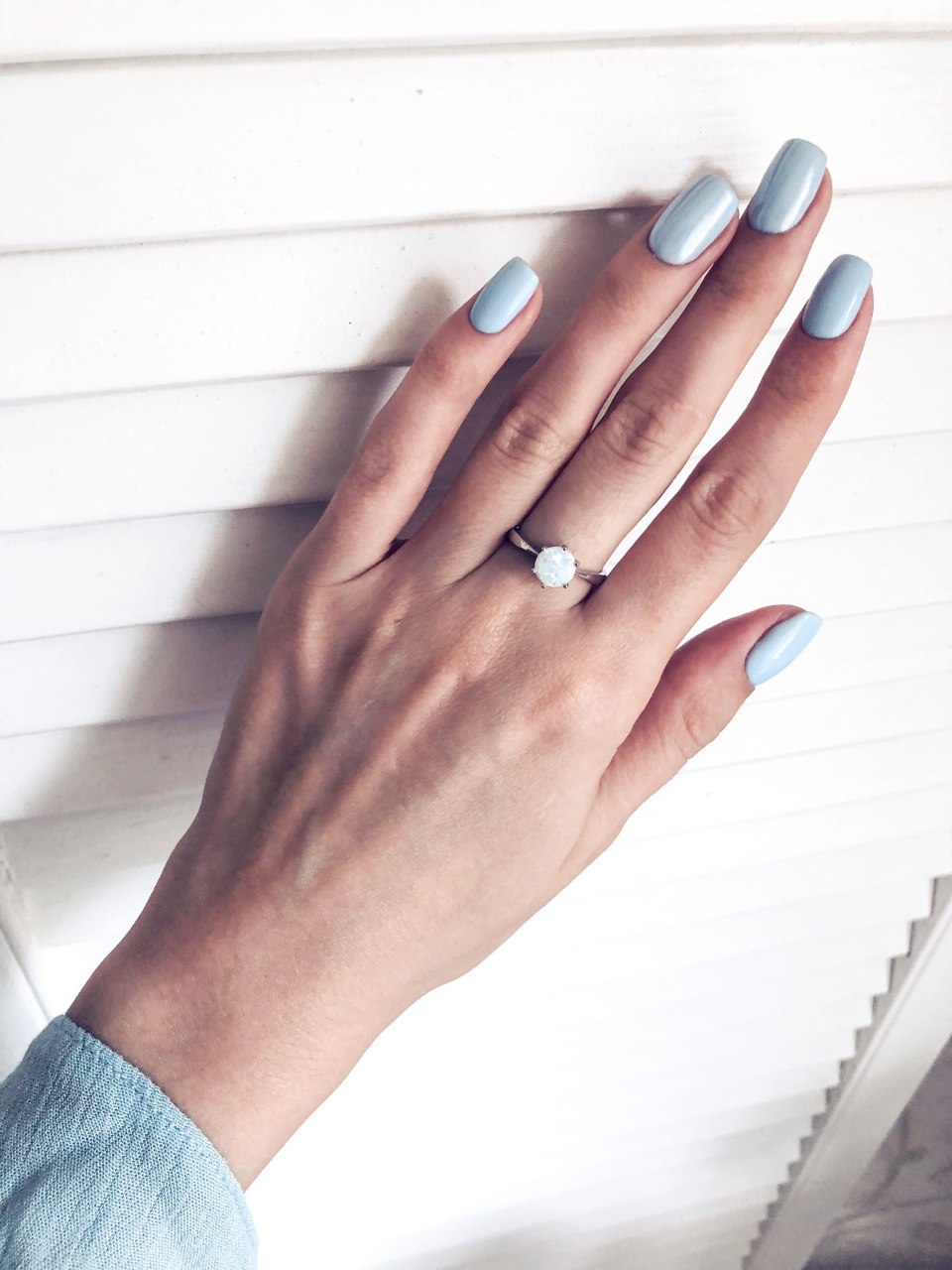 Голубой маникюр 2021 с втиркой