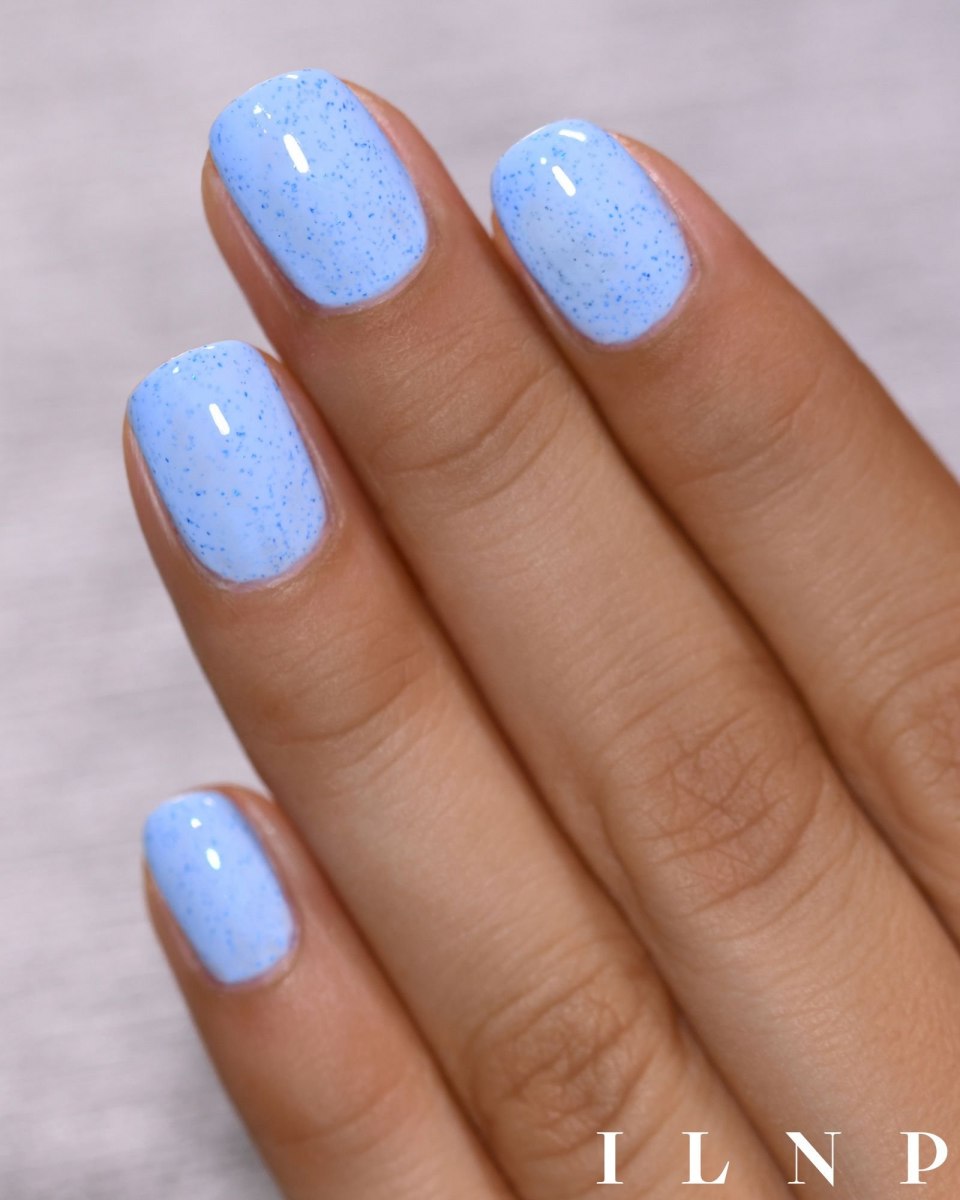 Маникюр голубой френч с блестками