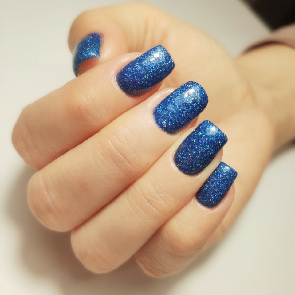 Ногти однотонные с блестками