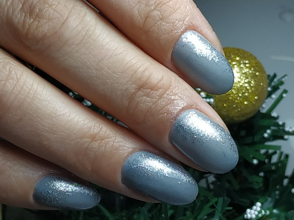 Маникюр с блестками