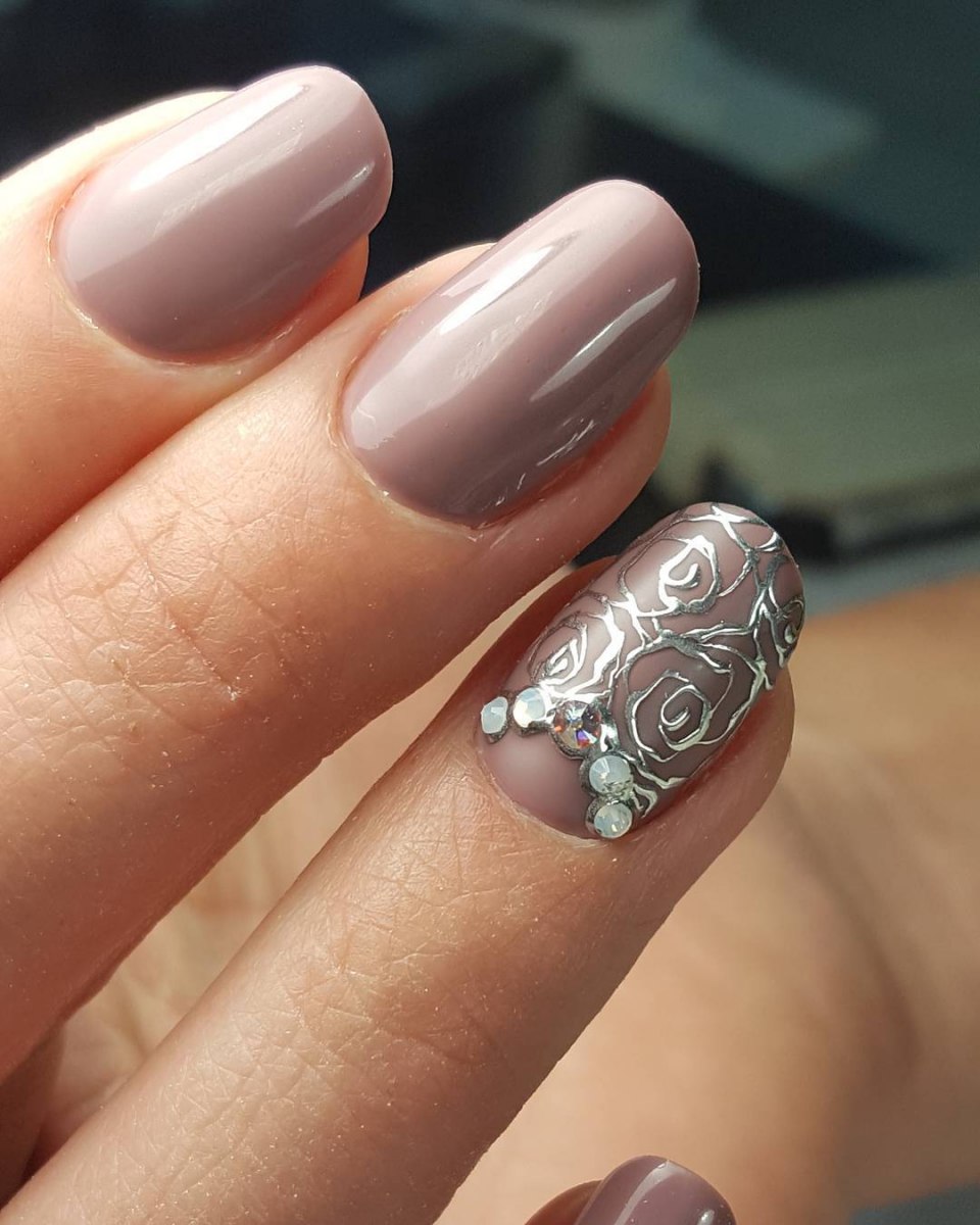 Витражный маникюр 2021