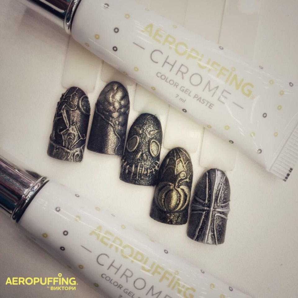 Золотые узоры на ногтях