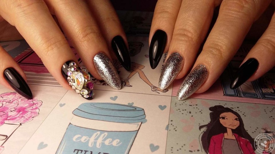 Осенний маникюр со стемпингом