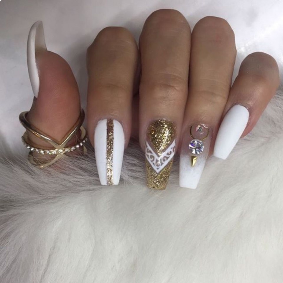 Маникюр розовый с золотом длинные