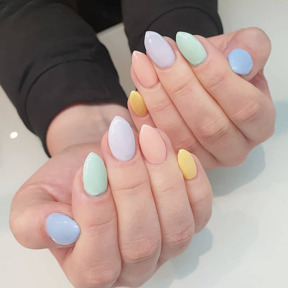 Весенний маникюр в пастельных тонах