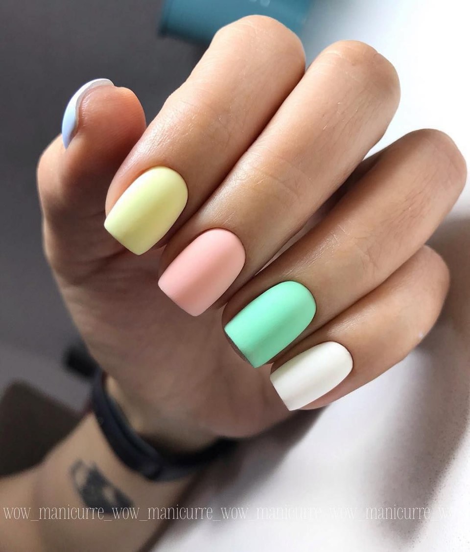 Маникюр мятный пастельный