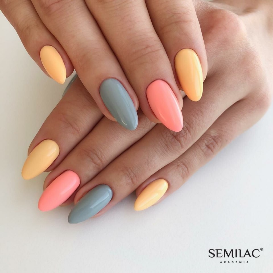 Маникюр разные пастельные тона