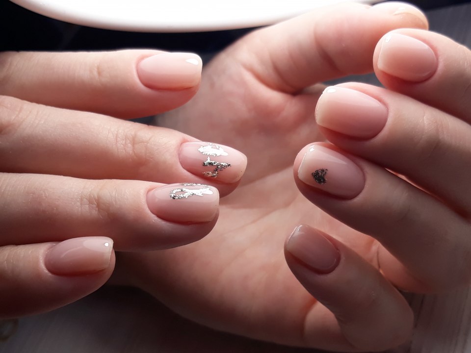 Нюдовый маникюр