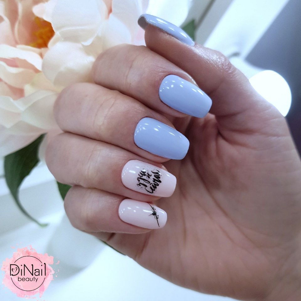 Нежный маникюр с надписями