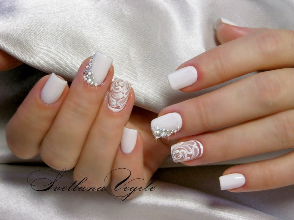 Нежный свадебный маникюр для невесты