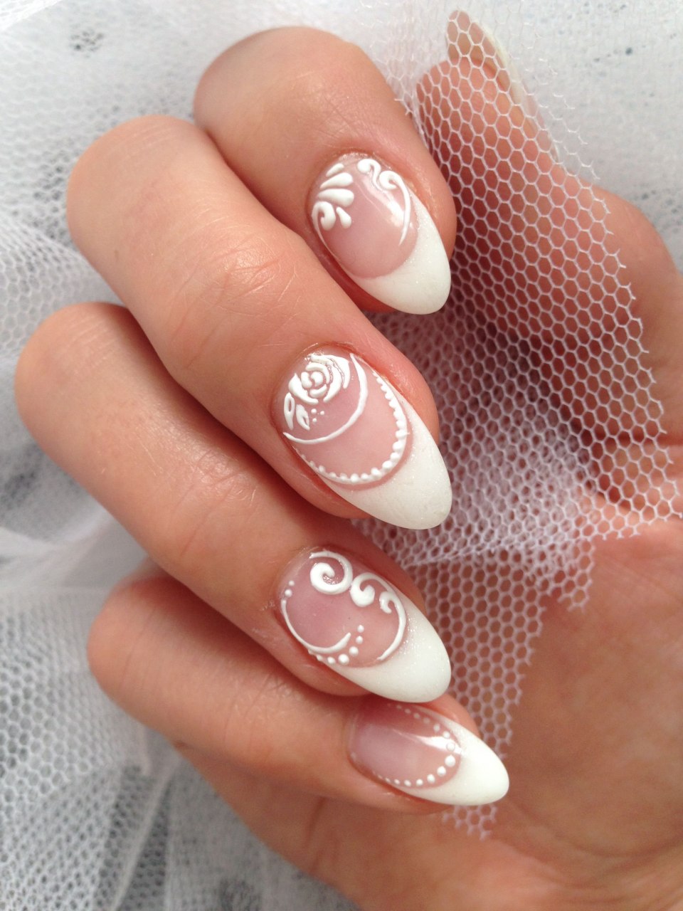 Белый маникюр