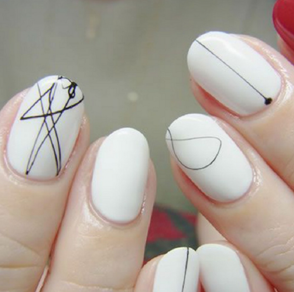 Маникюр с линиями