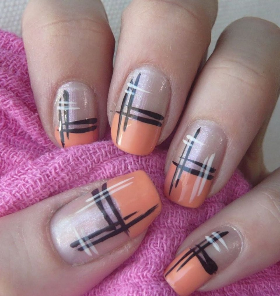 Маникюр со штрихами