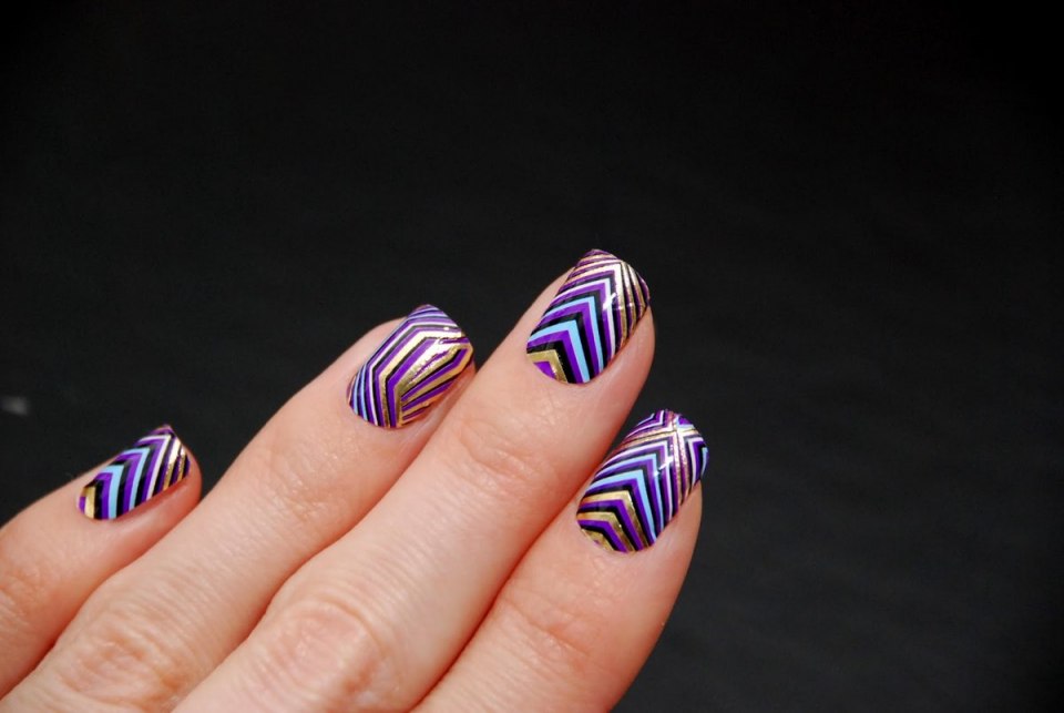 Ногти с полосками