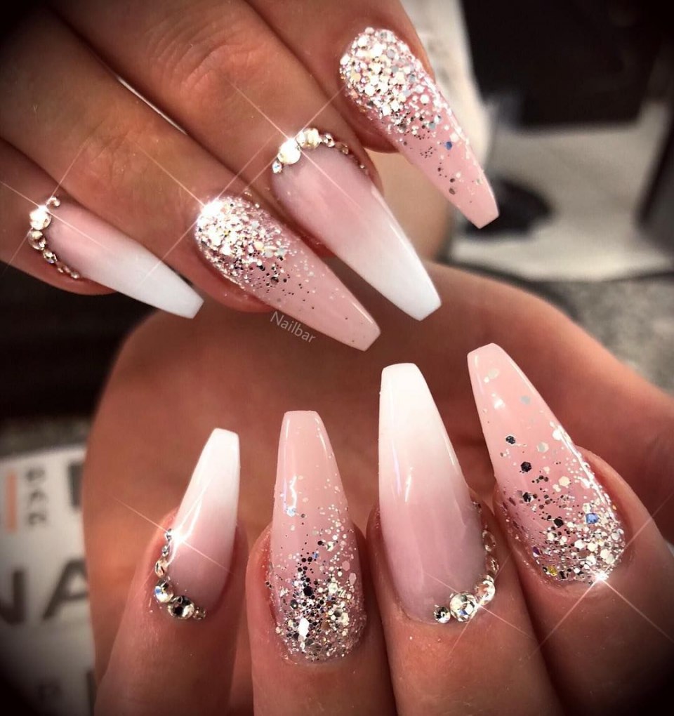 Френч маникюр на острых ногтях