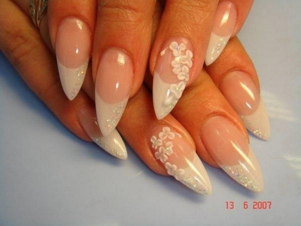 Свадебные ногти на острые ногти