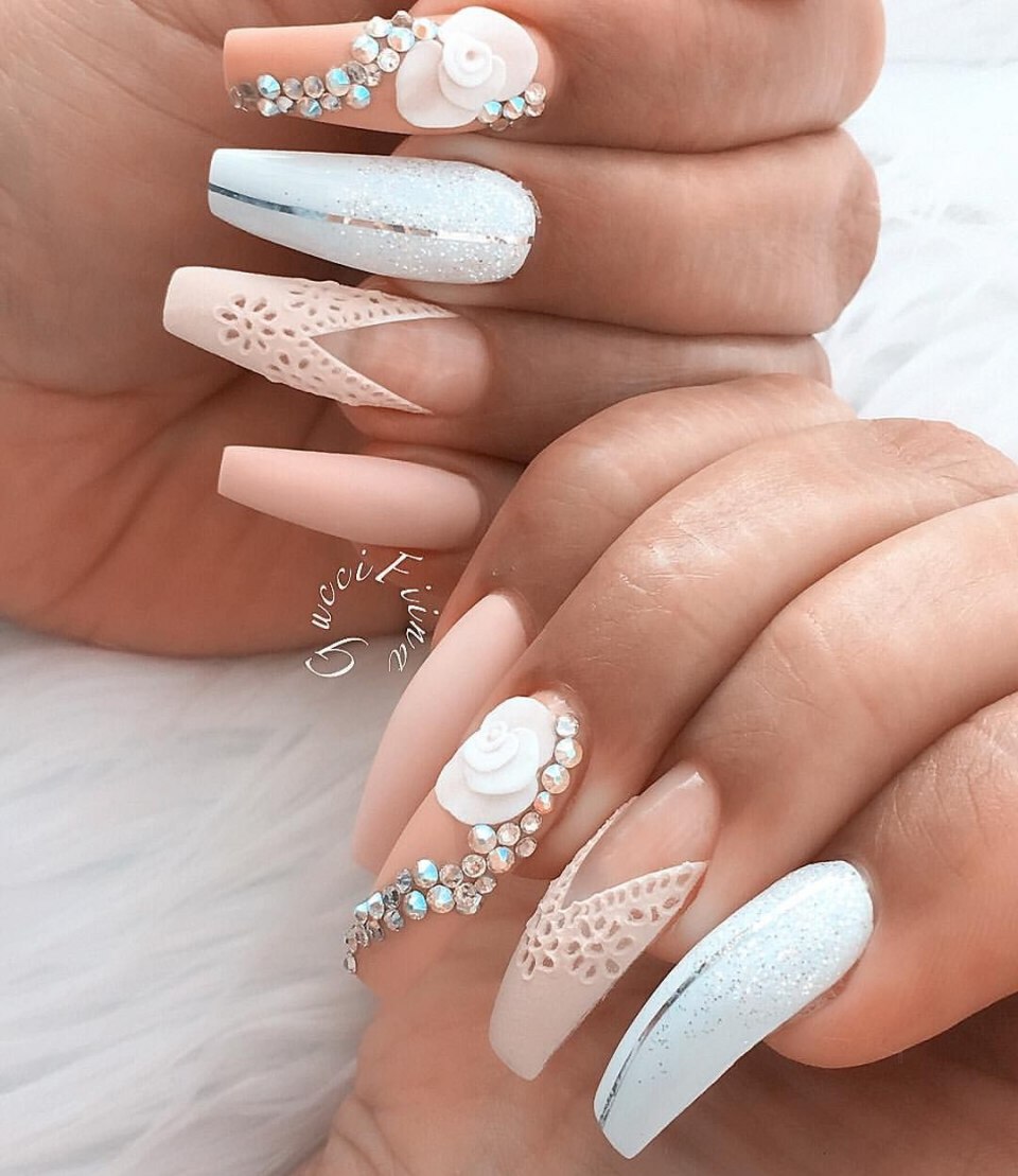 Свадебный маникюр на длинные острые ногти
