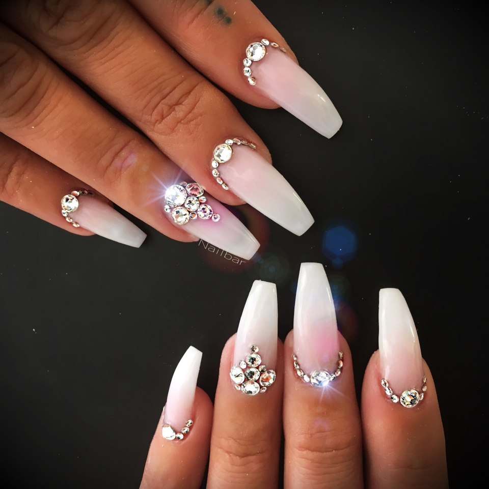 Свадебный маникюр на длинные острые ногти
