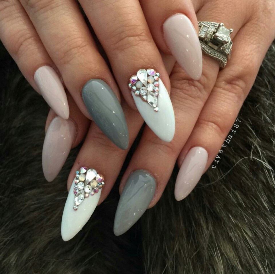 Стразы для ногтей белые