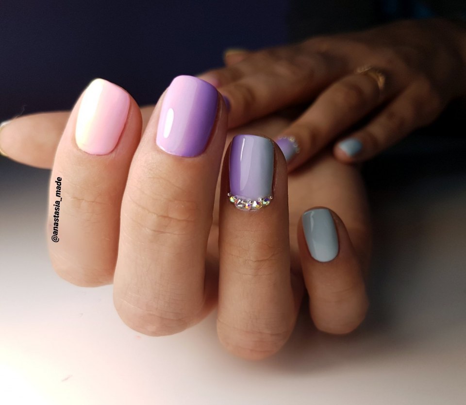 Маникюр с синим лаком