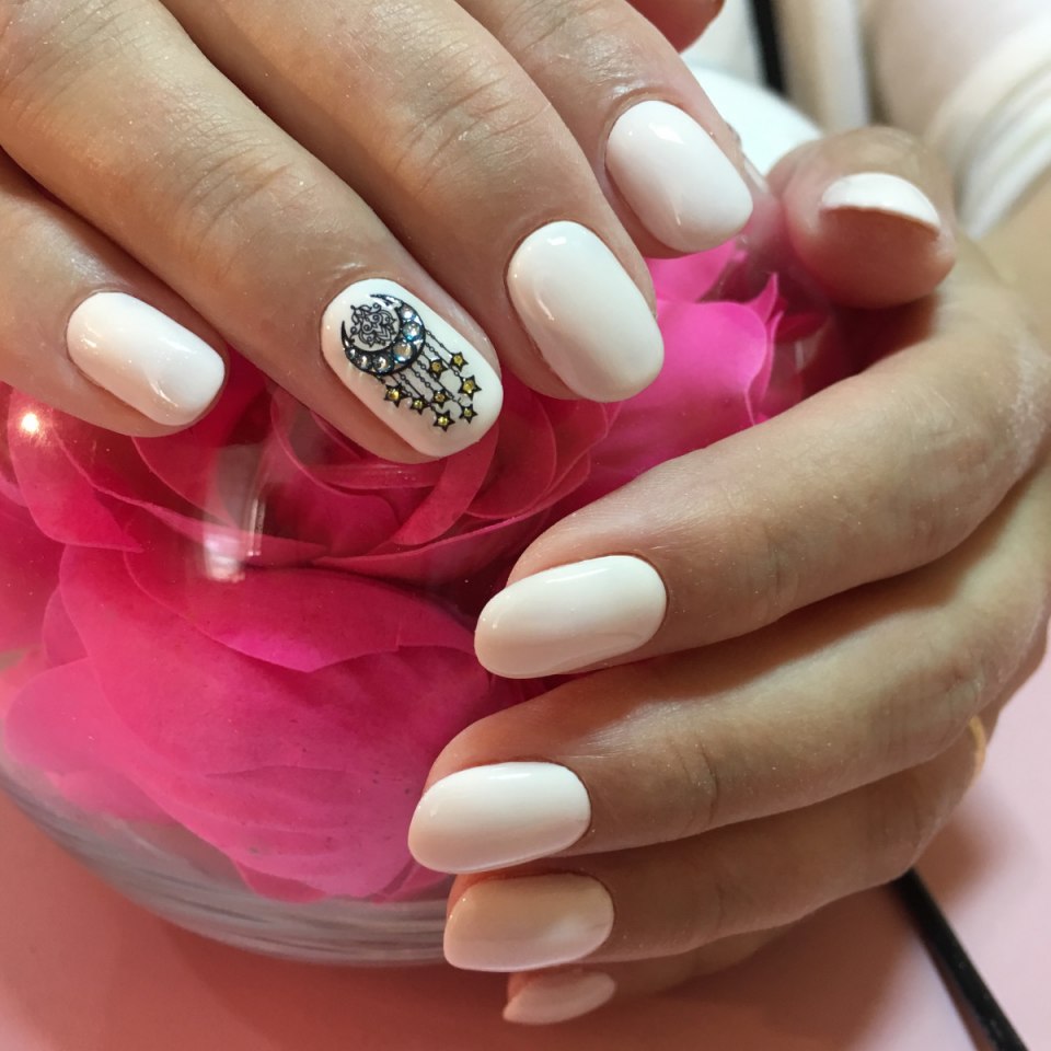 Красивый цвет ногтей