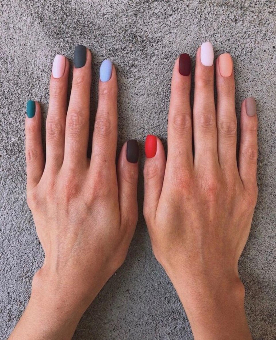 Однотонный маникюр на короткие ногти