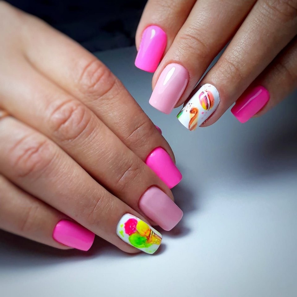 Яркий летний маникюр