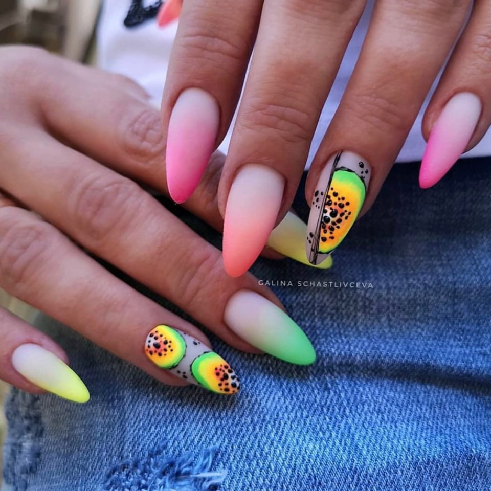 Сочный летний маникюр