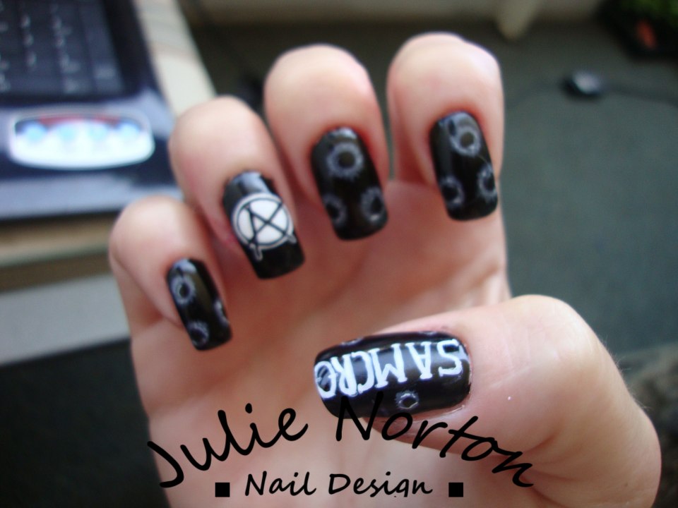 Ногти в стиле анархии