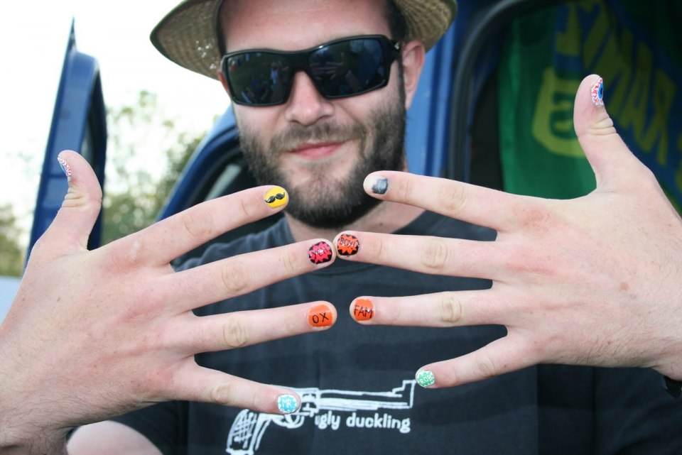 Накрашенные ногти у мужчин