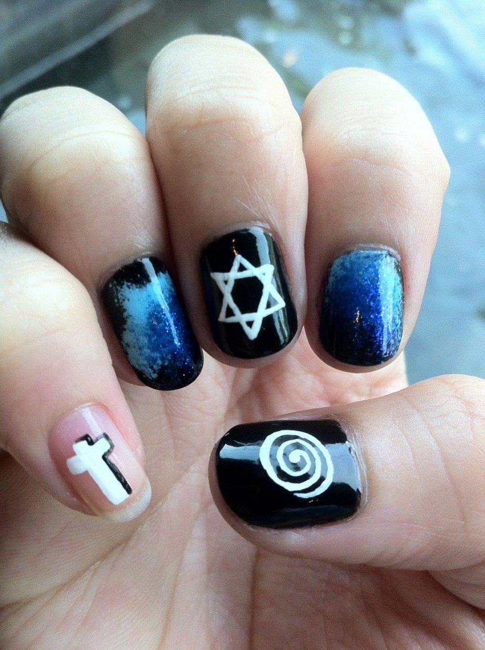 Маникюр в стиле гранж