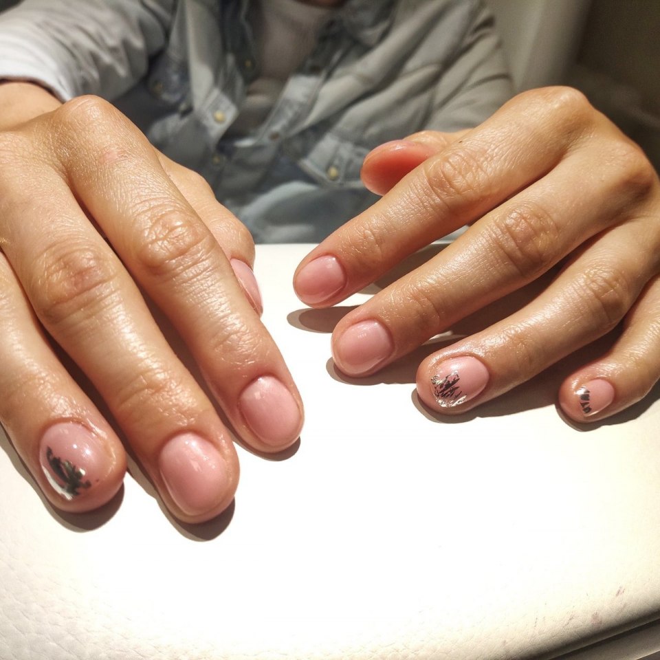 Егор Крид с накрашенными ногтями