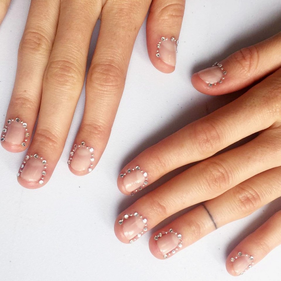Прозрачный маникюр