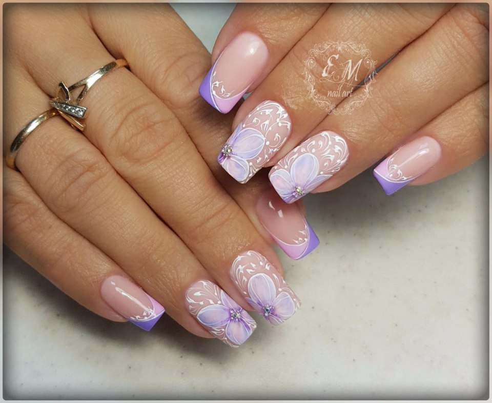 Дизайн квадратных ногтей френч с цветами