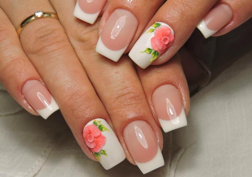 Маникюр френч с лепкой