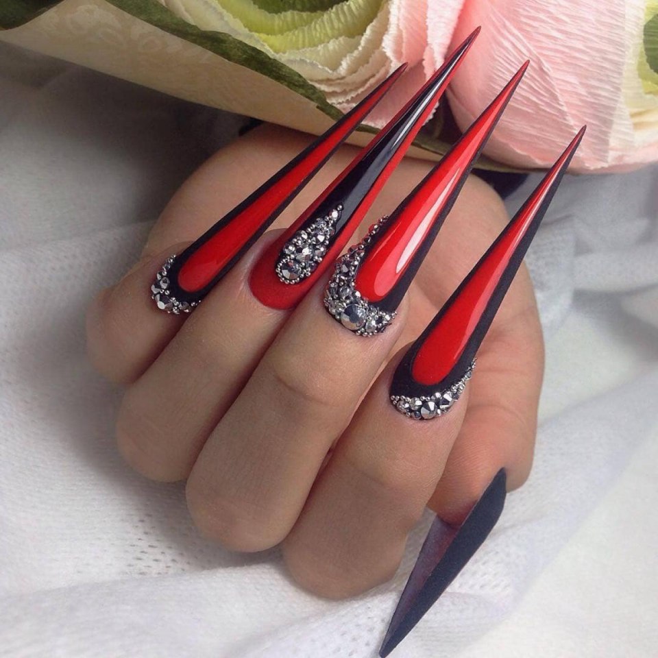 Маникюр стилеты длинные красные