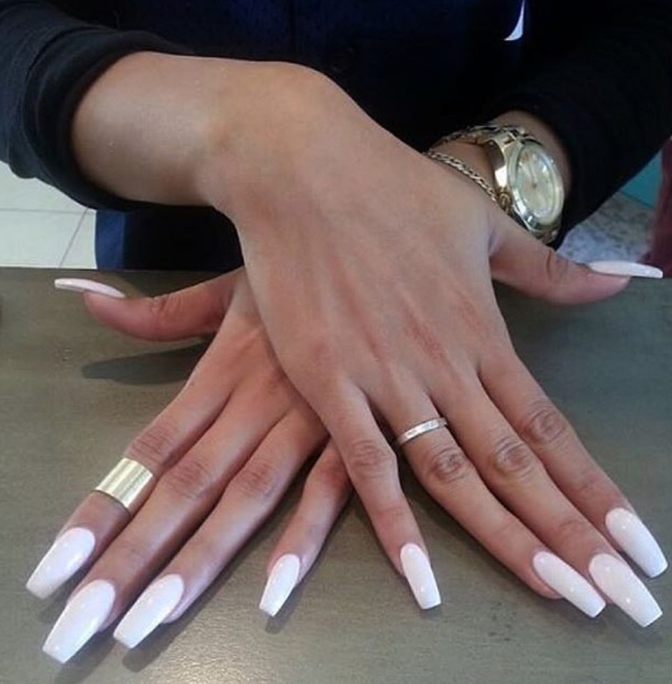 Белые длинные квадратные ногти