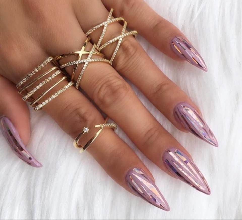 Модные ногти длинные острые
