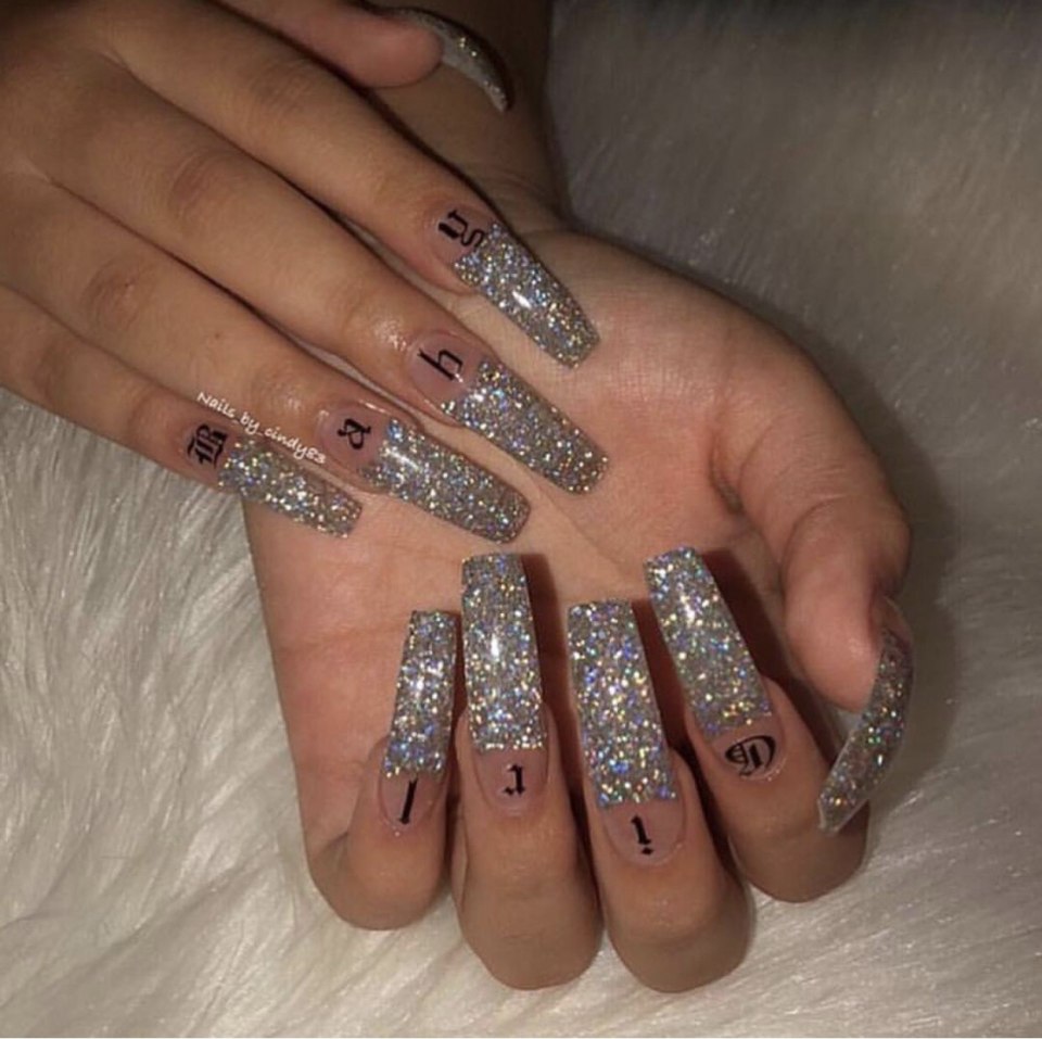 Блестящий маникюр на длинные квадратные ногти