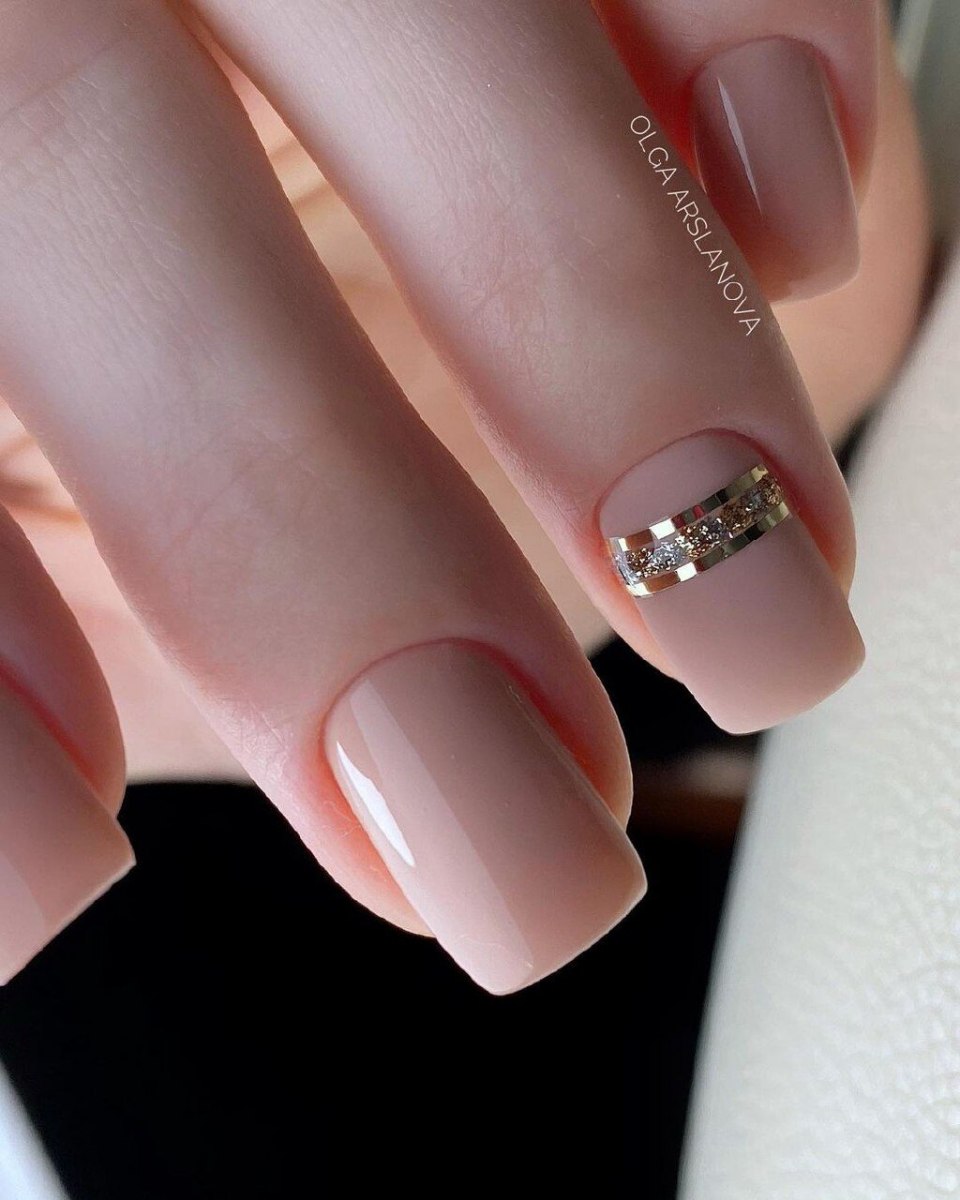 Молочный маникюр