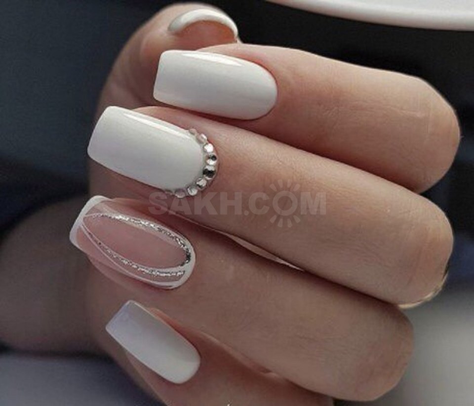 Белый цвет на квадратных ногтях