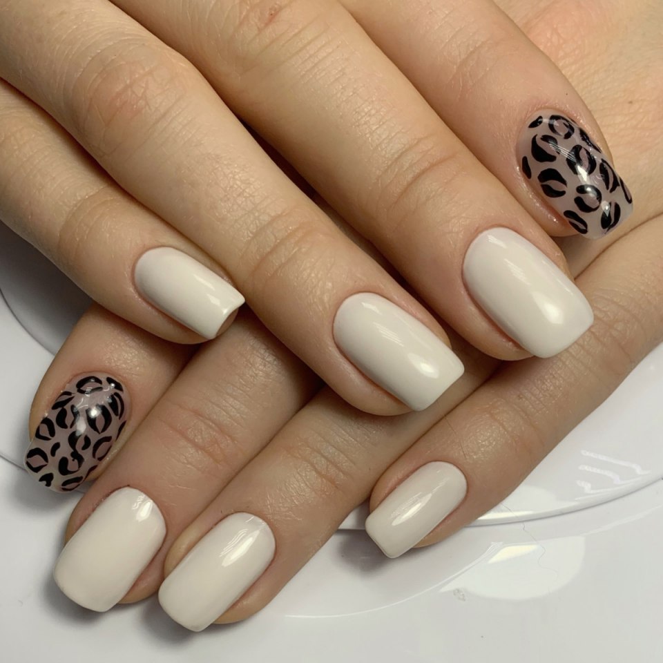 Молочный маникюр