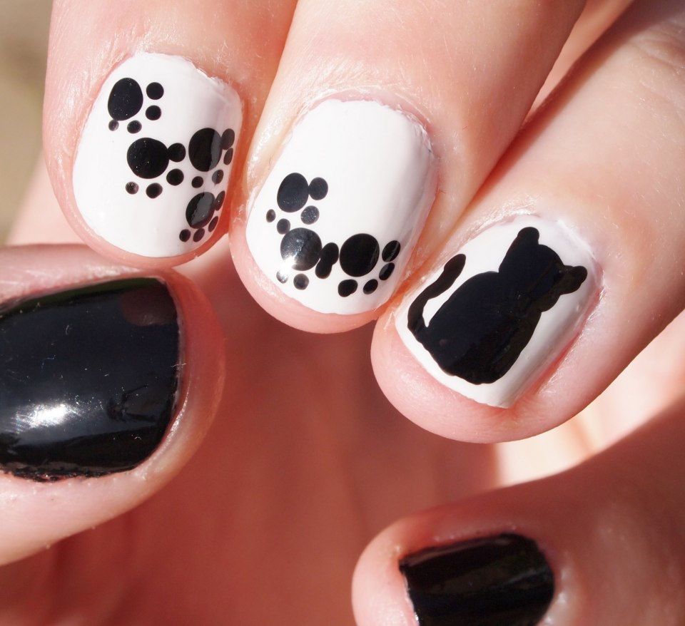 Маникюр с кошками