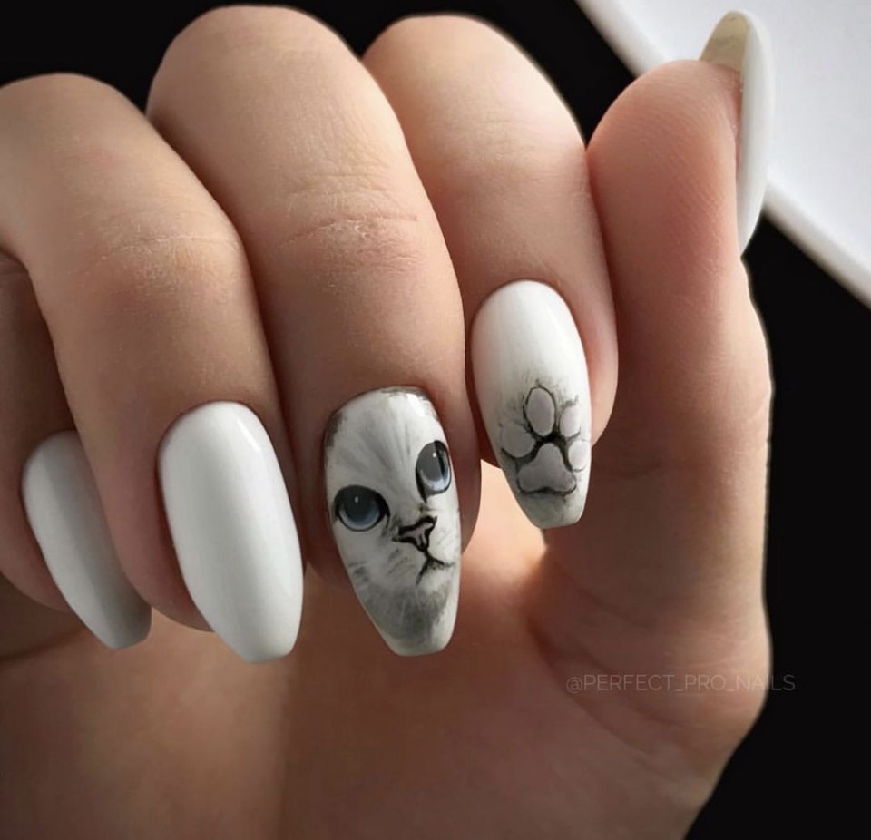 Маникюр с котом