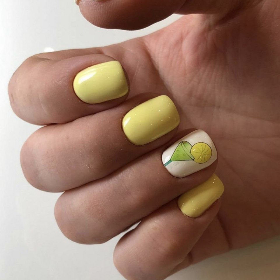 Кислотно желтые ногти