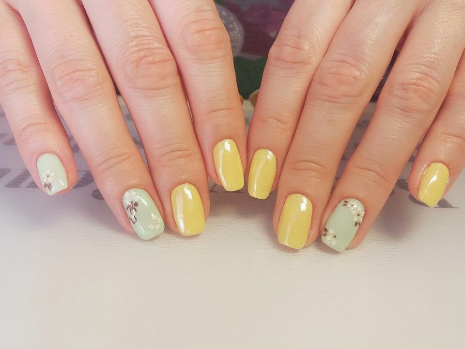 Жёлтый маникюр