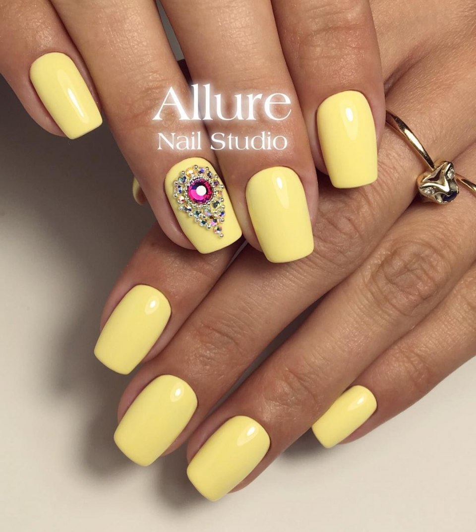 Жёлтый маникюр